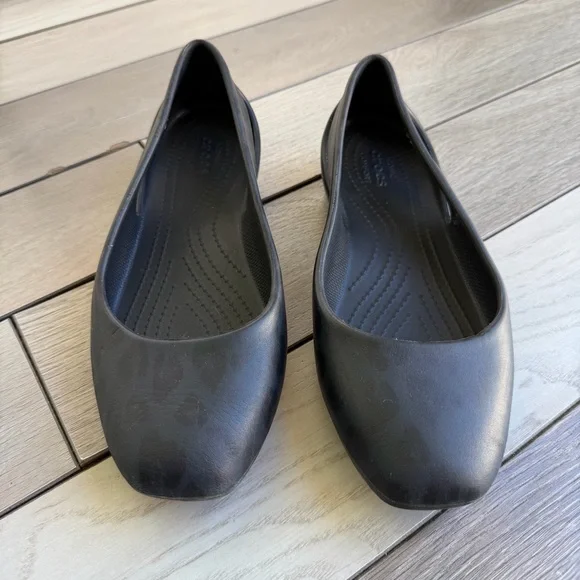 CROCS Women's Black Slip-On Flats - Picture 2 of 6